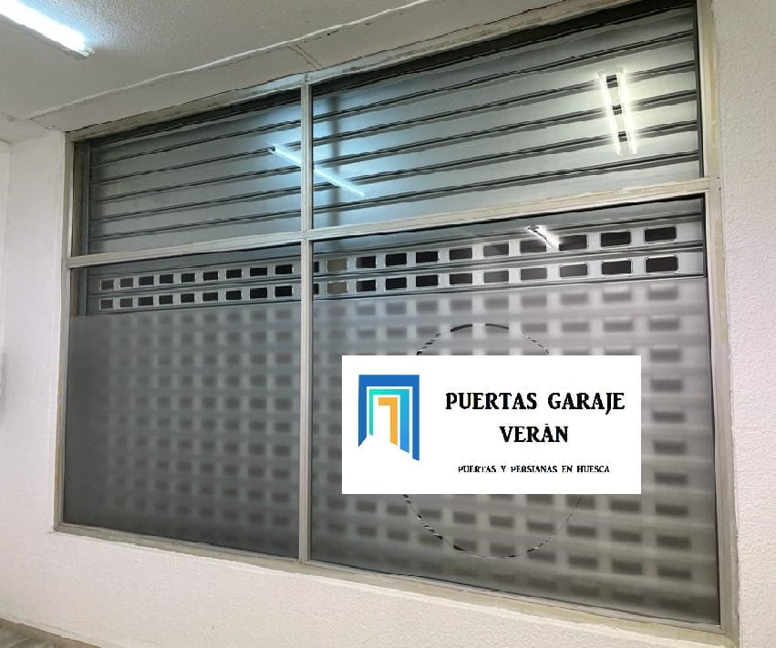 Persianas enrollables de locales